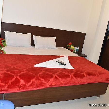 Hotel Sai Shatabdi Shirdi Exteriör bild