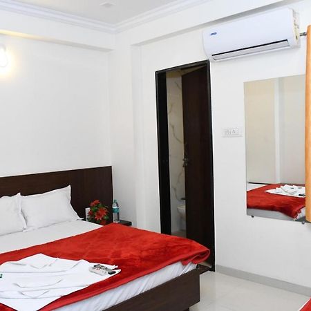 Hotel Sai Shatabdi Shirdi Exteriör bild