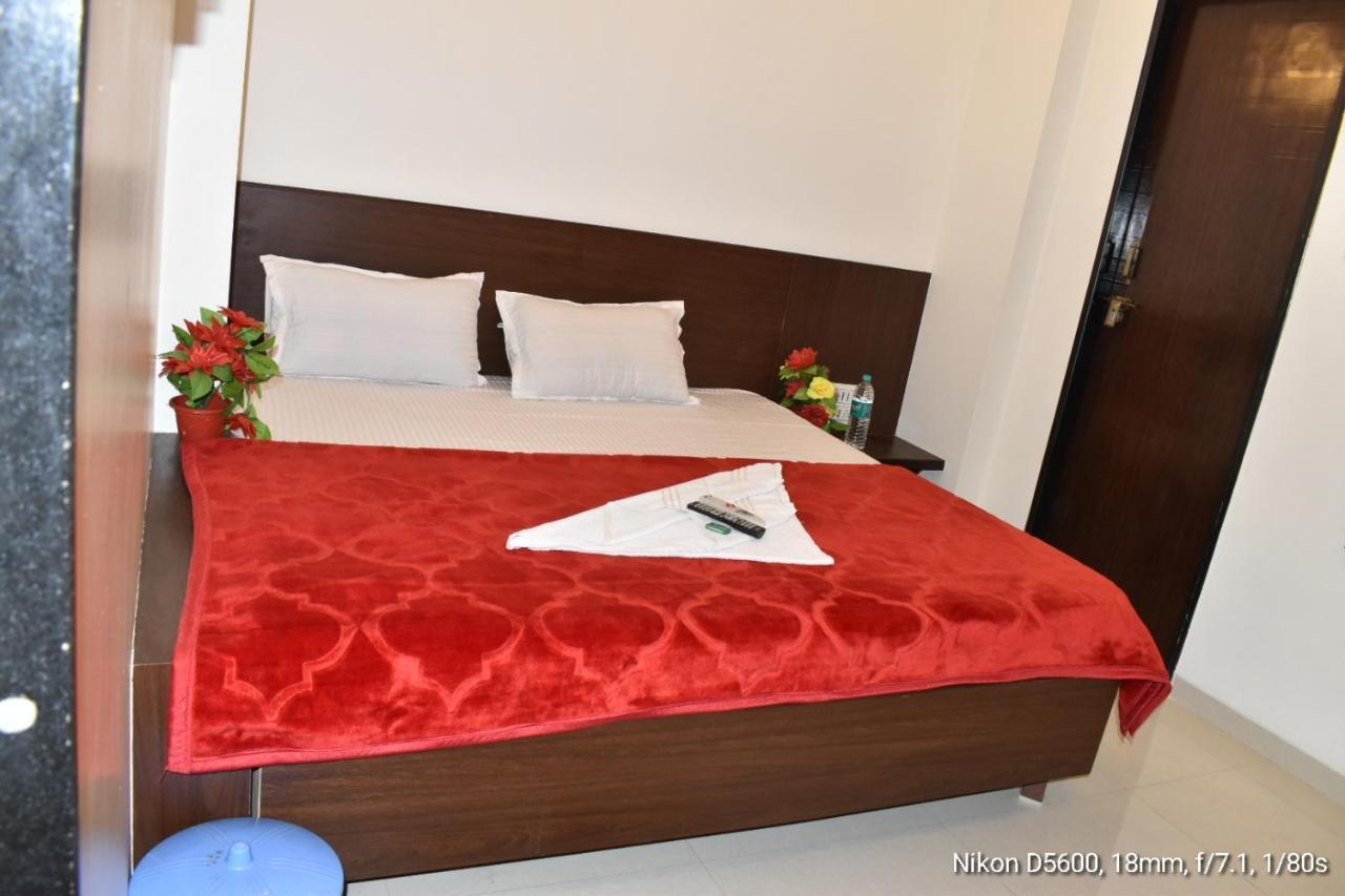 Hotel Sai Shatabdi Shirdi Exteriör bild