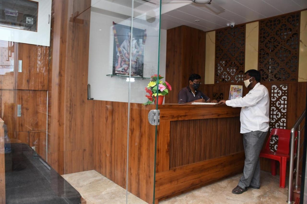 Hotel Sai Shatabdi Shirdi Exteriör bild