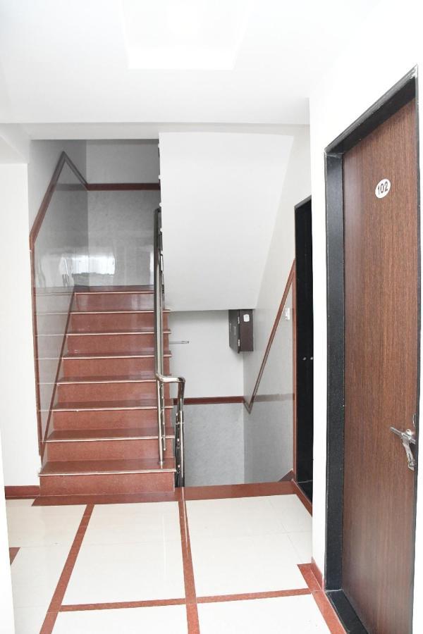 Hotel Sai Shatabdi Shirdi Exteriör bild
